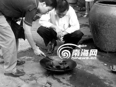 金龍魚顏色變黑了
