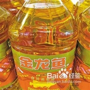 如何區分金龍魚正品，金龍魚真假辨別技巧分享金龍魚瓶底油滴標志作用
