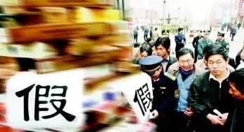 如何區分金龍魚正品，金龍魚真假辨別技巧分享金龍魚瓶底油滴標志作用