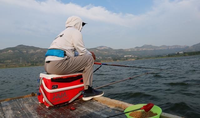 如果用礦泉水瓶做魚缸怎么做 怎樣用礦泉水瓶子做魚缸