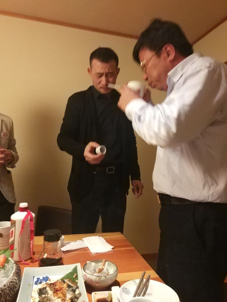 龍魚掉眼嚴重怎么辦(龍魚掉眼怎么辦給它吃什么)