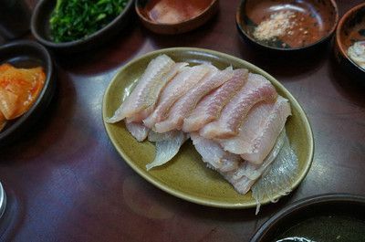 魟魚 尾巴卷：魟魚尾巴卷可能有以下幾個原因[需手動填充]魚尾巴卷可能有以下幾個原因