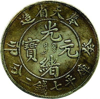 元寶鳳凰都有哪幾個品種的圖片：元寶鳳凰圖圓形小石板是一類以表現鳳凰為主的圖片
