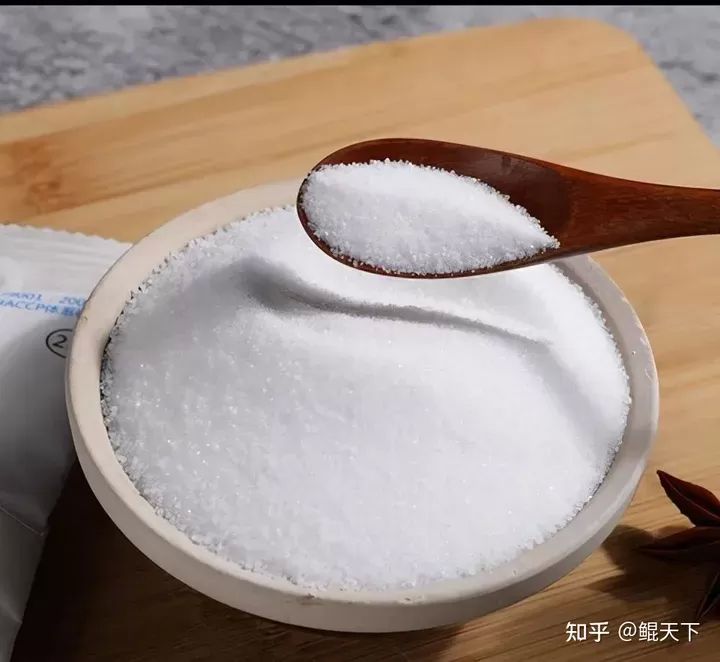 如何清洗魚缸內(nèi)壁水垢妙招（怎樣清理魚缸水垢）