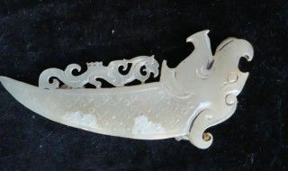 龍魚掛件怎么佩戴vs祥龍魚場：祥龍魚場龍魚掛件的佩戴方式