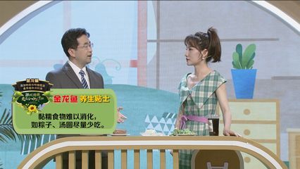 金龍魚少食多餐的具體操作：金龍魚喂食后多久消化完，金龍魚食物殘留對水質影響