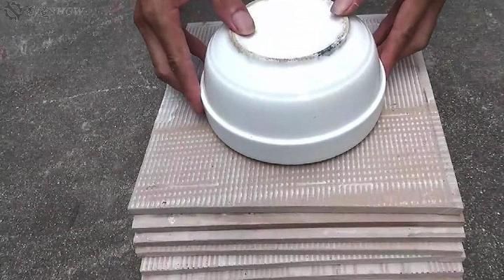 龍魚缸底鋪瓷磚好看嗎，龍魚缸底鋪瓷磚好看嗎龍魚缸瓷磚顏色搭配技巧