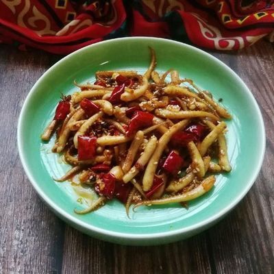 金龍魚魚須：金龍魚的魚須是金龍魚身上的一種特征性結(jié)構(gòu)