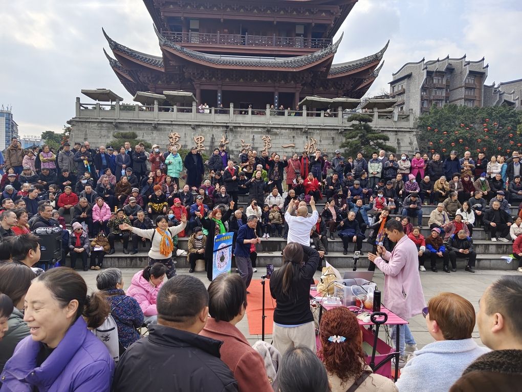 從[起點]到[終點]，跨越[障礙]的