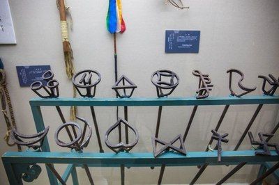 馬印燈擺放：馬印燈擺放需要根據具體的魚類種類和照明需求來決定