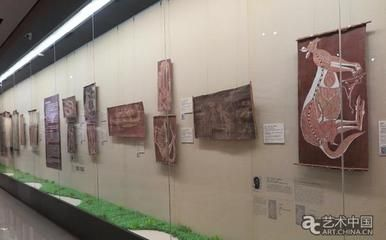 魟魚順著缸壁往上爬代表啥：魟魚順著缸壁往上爬是一種正常的行為嗎？
