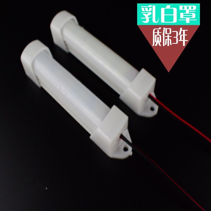 led燈帶做魚缸燈簡(jiǎn)單：led燈帶的使用注意事項(xiàng)需要注意防水、電阻、亮度和顏色等方面的問(wèn)題