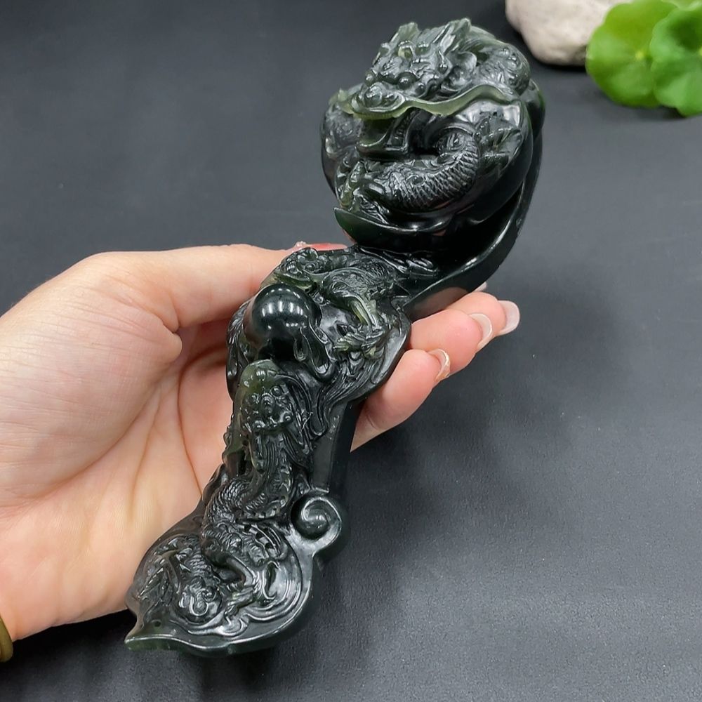 新疆碧玉，有喜歡的可以收藏！支持鑒定。