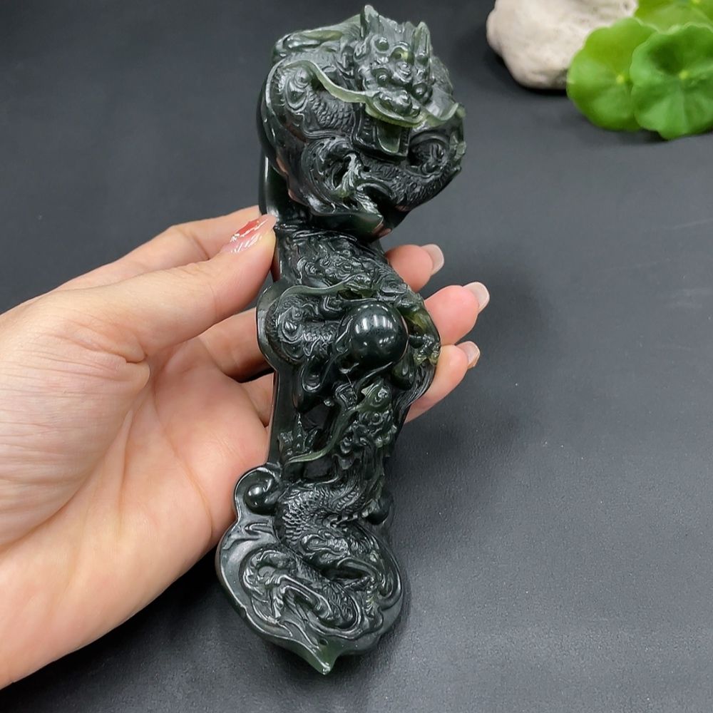 新疆碧玉，有喜歡的可以收藏！支持鑒定。