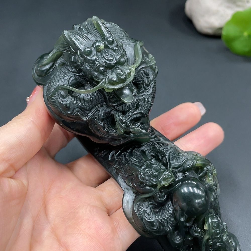 新疆碧玉，有喜歡的可以收藏！支持鑒定。