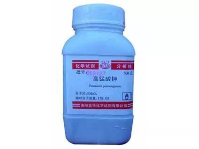 1片高錳酸鉀兌多少水給魚缸消毒:高錳酸鉀對魚的作用