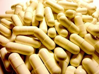 紅龍魚上色用什么燈光好：紅龍魚上色的最佳光照周期