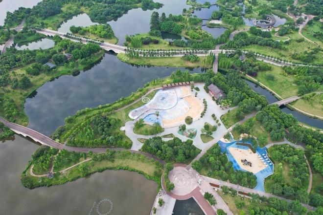 眉山水族館vs祥龍魚場（探討眉山水族館與祥龍魚場之間的差異之前需要明確兩者的基本信息）