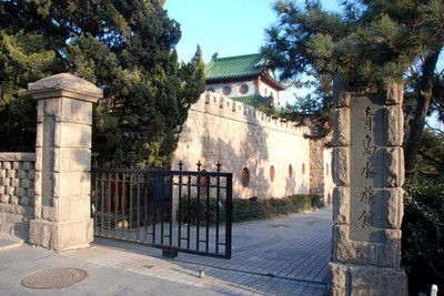 嘉峪關水族館vs祥龍魚場（嘉峪關水族館與祥龍魚場之間的差異之前，我們需要明確基本信息和特點）