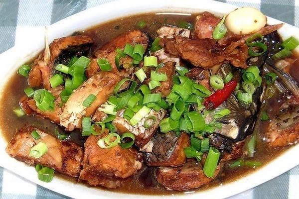 魟魚很容易死嗎為什么不能吃：魟魚并不是一種容易死亡的魚類，它們對水質和水溫有一定的要求
