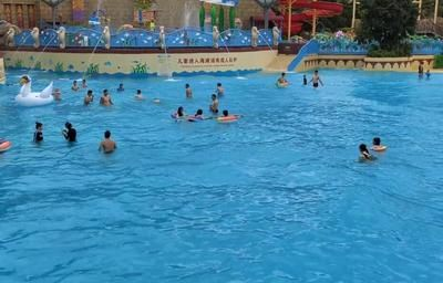 銅陵水族館vs祥龍魚場（銅陵水族館可能涉及觀賞魚的銷售和展示活動，銅陵水族館可能有白點）