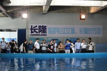 銅陵水族館vs祥龍魚場（銅陵水族館可能涉及觀賞魚的銷售和展示活動，銅陵水族館可能有白點）