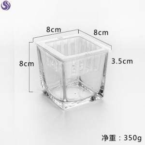 玻璃杯魚缸：玻璃杯魚缸是一種常見的魚類養殖容器既可以作為單獨的魚缸使用