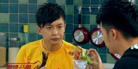 愛情公寓搬魚缸是哪一集：《愛情公寓》中關于搬魚缸的情節