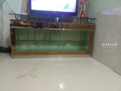 玻璃柜臺改魚缸：(玻璃柜臺改造成魚缸需要注意什么~
