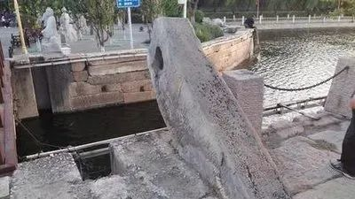 八里橋有賣魚缸的嗎多少錢：八里橋市場有賣魚缸的商家，價格相對較低，