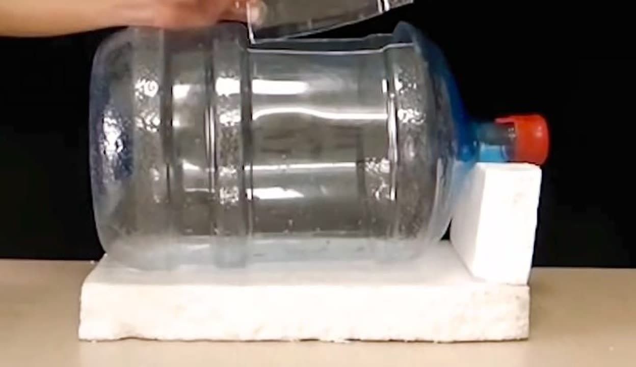 純凈水桶自制魚缸：純凈水桶自制魚缸教程 純凈水桶自制魚缸：純凈水桶自制魚缸教程 魚缸百科 第1張