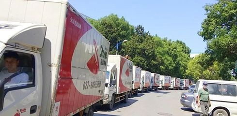 大型魚缸搬運費：大型魚缸搬運費用主要取決于魚缸的大小和搬家公司的一些定價策略