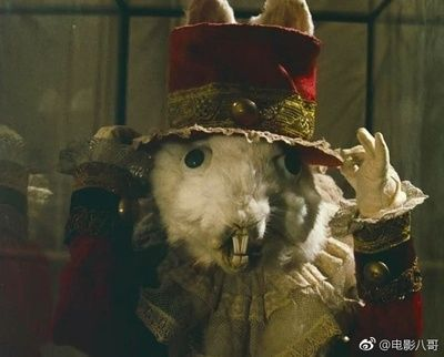 愛麗絲魚缸：愛麗絲花盆自制魚缸，以愛麗絲為主題的文藝作品中的象征元素