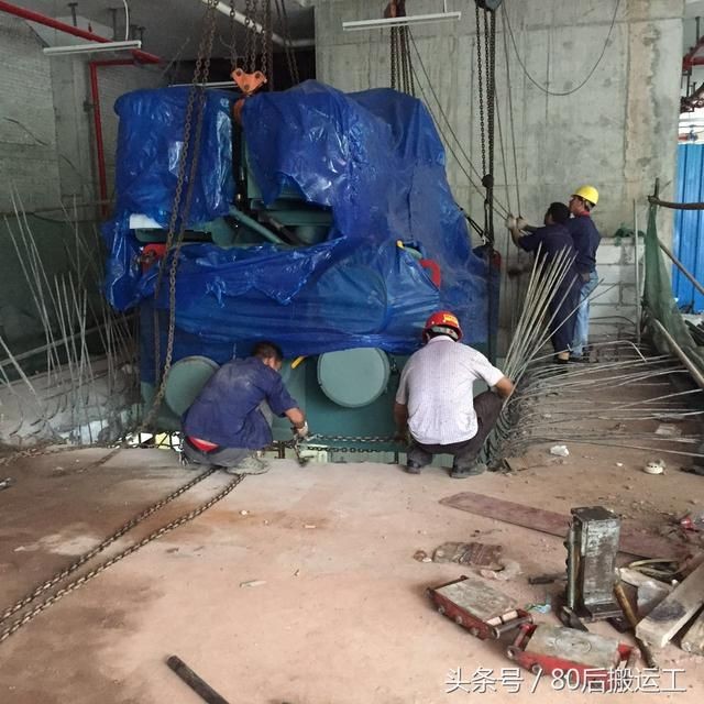 大型魚缸人工怎么搬運視頻:大型魚缸人工搬運 魚缸百科 第1張 大型魚缸人工怎么搬運視頻:大型魚缸人工搬運 大型魚缸人工怎么搬運視頻:大型魚缸人工搬運 魚缸百科 第1張