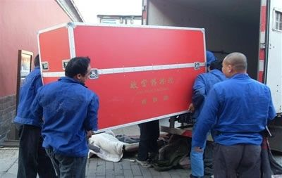 搬家能搬魚缸嗎吉利嗎：搬家時可以搬魚缸但需要注意一些事項以確保安全搬運