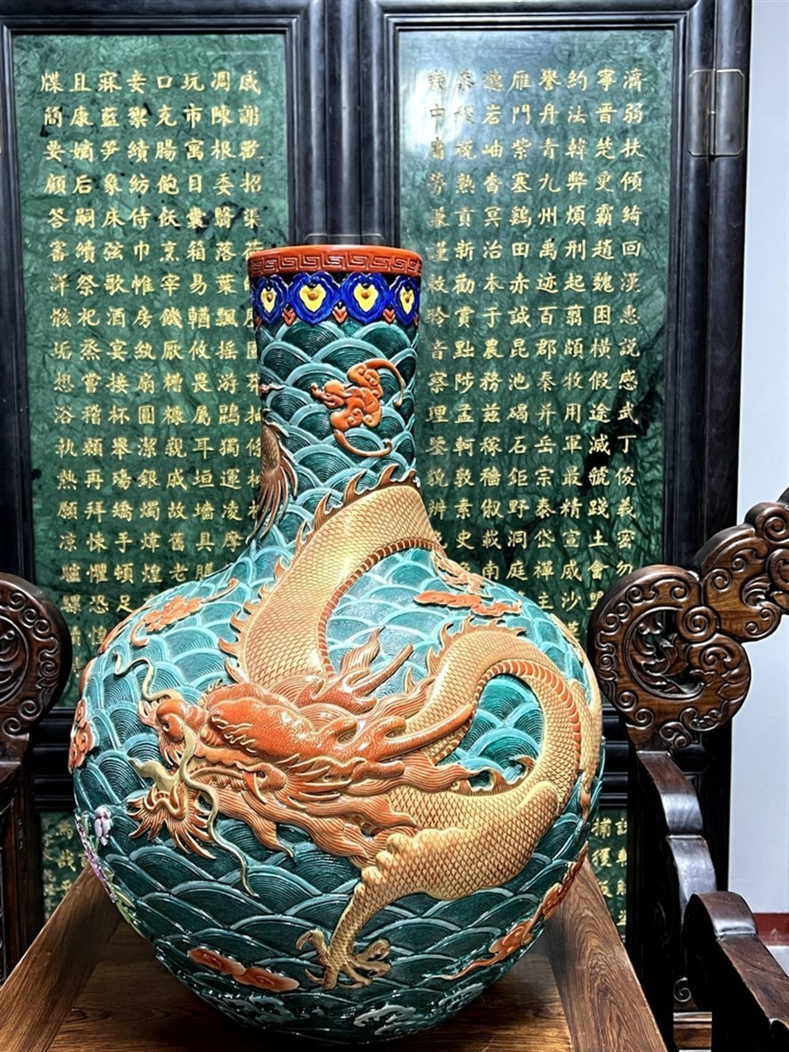 高浮雕