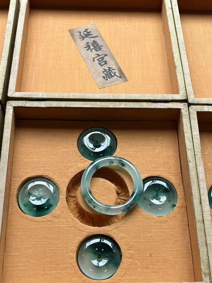 來一起欣賞高端翡翠盛宴