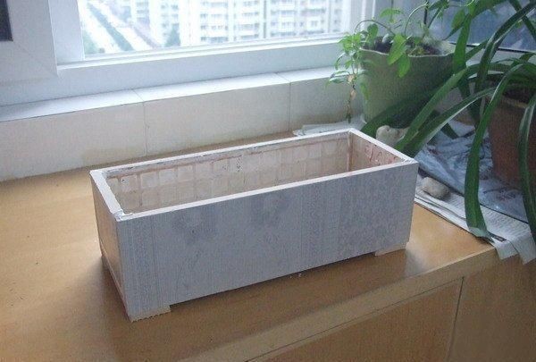 瓷磚自制魚缸：瓷磚自制魚缸是一種經濟實惠且富有創意且富有創意的養魚方式