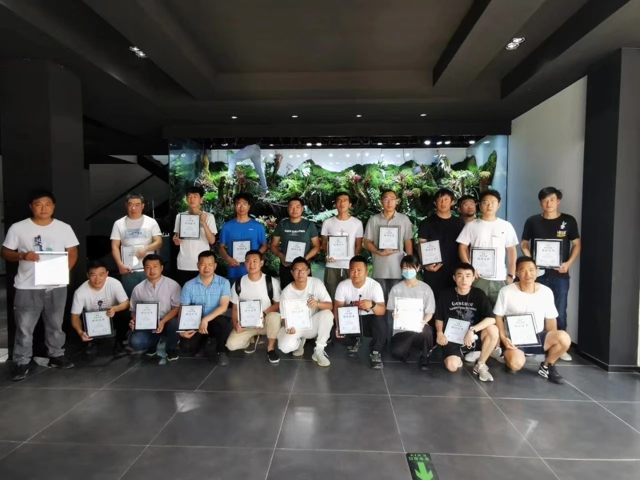中式客廳魚缸效果圖(中式風格魚缸)