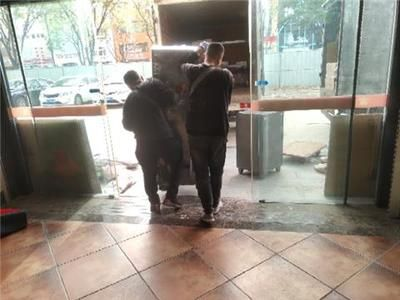 搬家 魚缸帶不走怎么辦：大型魚缸搬運注意事項