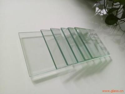 超白玻璃小魚缸養幾天草才能放魚呢：草缸開缸后多久可以放魚？
