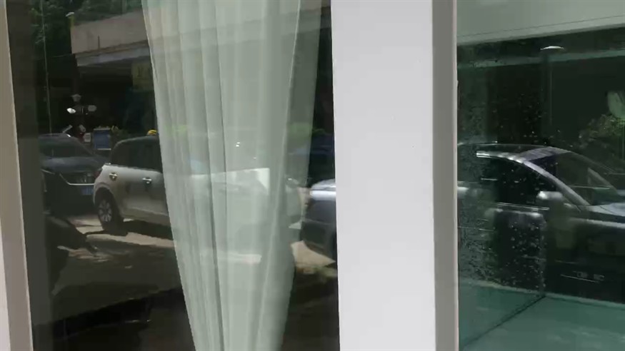 從外面拍進來看不背光，哈哈