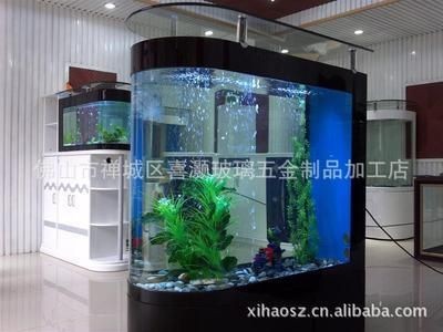 玻璃魚缸好還是亞克力的玻璃好一些：如何選擇合適的魚缸