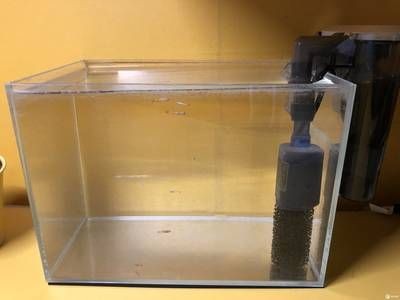 成品魚缸改造怎么切割上面塑料片：成品魚缸切割上方的塑料片是一個重要的步驟以下步驟