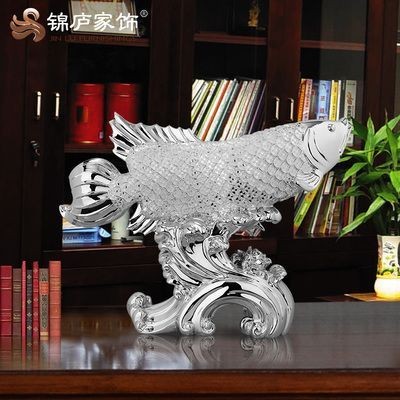 紅龍魚背上有黑點