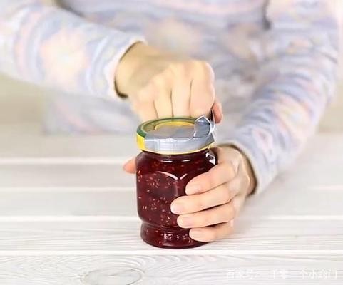 紅龍魚用白色燈還是紅色燈好看（紅龍魚用白色燈還是紅色燈好看呢）