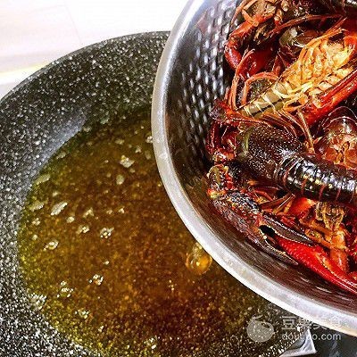 金龍魚吃龍蝦嗎