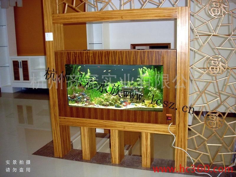 玻璃魚(yú)缸隔斷效果圖：玻璃魚(yú)缸隔斷的設(shè)計(jì)技巧