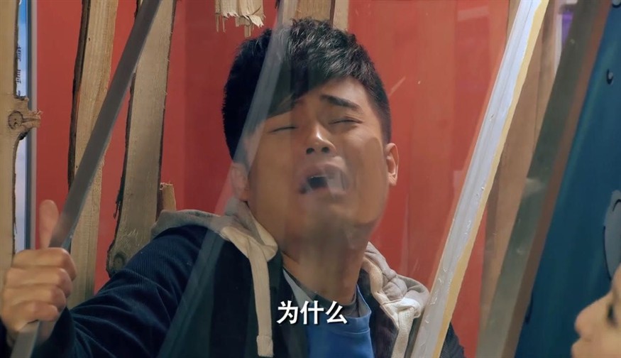 愛情公寓魚缸電梯：《愛情公寓4》中關(guān)于魚缸電梯的有趣情節(jié)