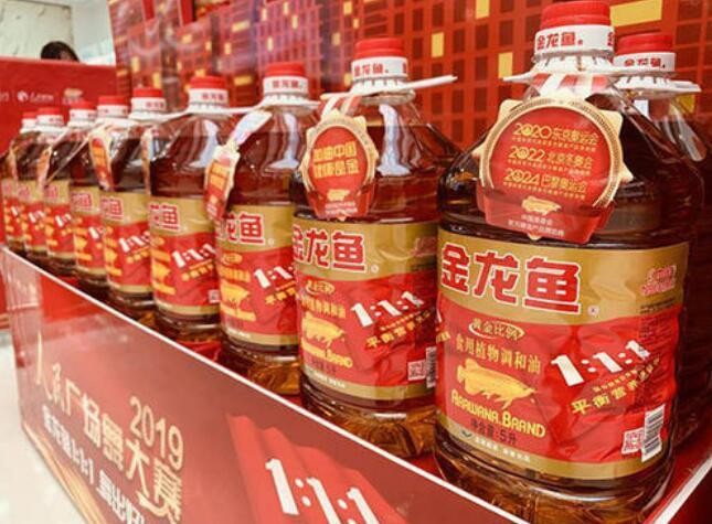 紅龍魚每天開燈多長時間（紅龍魚每天開燈多長時間合適）